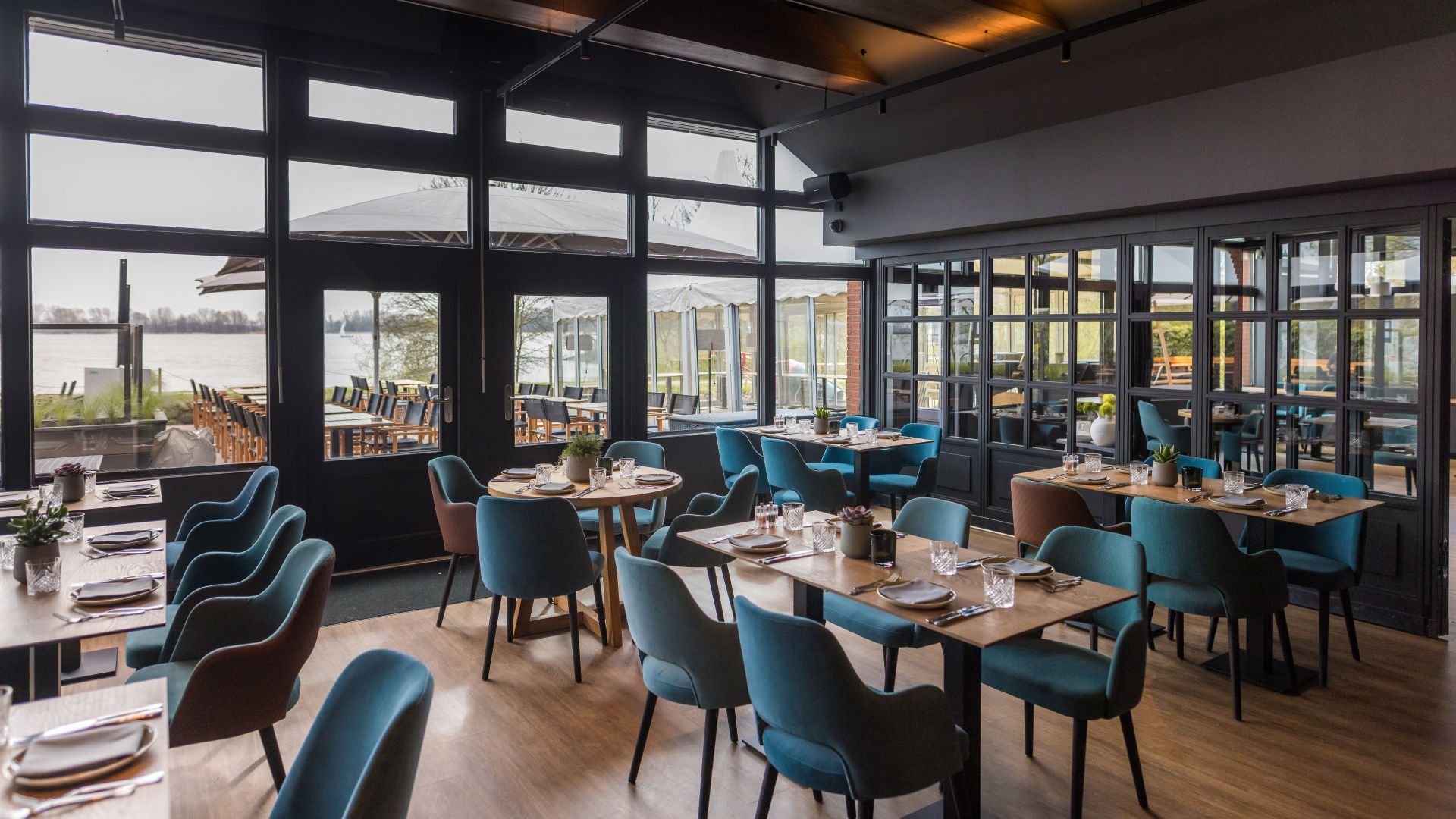 ELBE1 Eventlocation Räumlichkeiten Restaurant Innenansicht